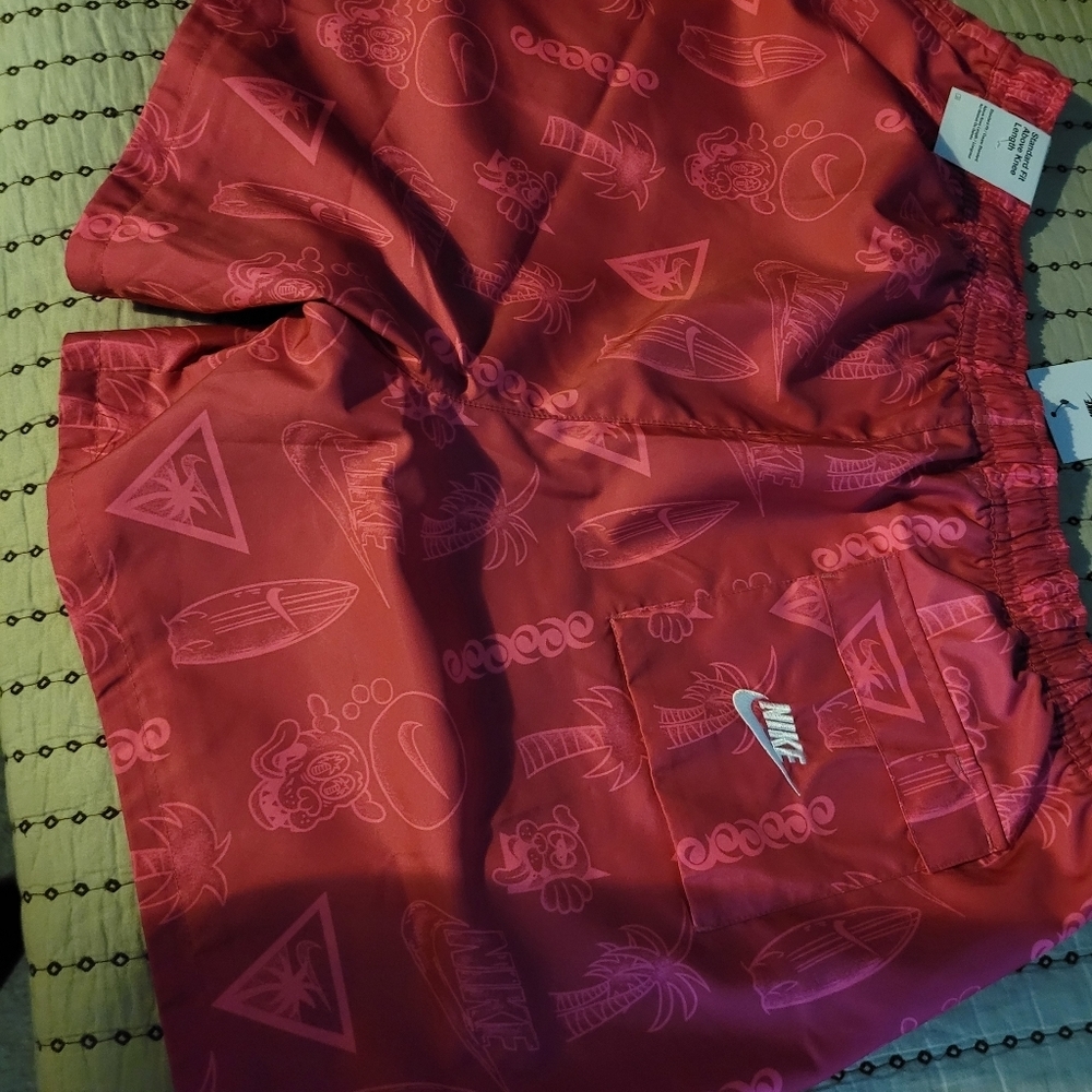 Nike Athletic Shorts – Lightweight, Breathable & Durable - Picture 2 of 3